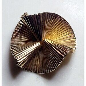 Twisted Fan/Ribbon  Brooch Gold Tone Vintage Circular